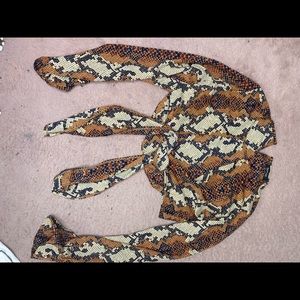 Snake print long sleeve crop top